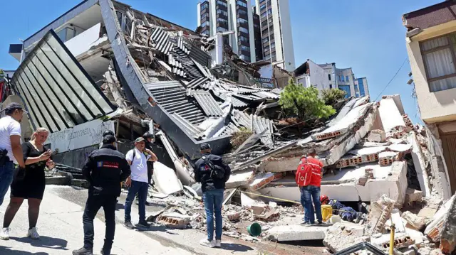 alternoticias1's tweet photo. Sube a 169 el número de muertos y más de 900 heridos tras terremoto en Colombia. https://t.co/PT5zydSD2d
#ALTERNATIVASINALOA #UltimasNoticias #BreakingNews #Sinaloa
#Sismo #terremoto #AlMomento #colombia https://t.co/H7x29W8Ntk