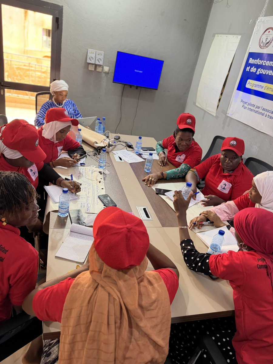 cec_mali's tweet photo. Retour en images sur notre 2ᵉ journée d’atelier dédiée à la Gestion Administrative &amp; Communication Interne 

Merci à notre formatrice, Mme Aminata CISSE, pour son expertise ! 👏🏾

#ChaqueEnfantCompte #WGEP #YouthChallengeFund4 #Jusquàlégalité #UntilWeAreEqual https://t.co/rSa3wkgRyV