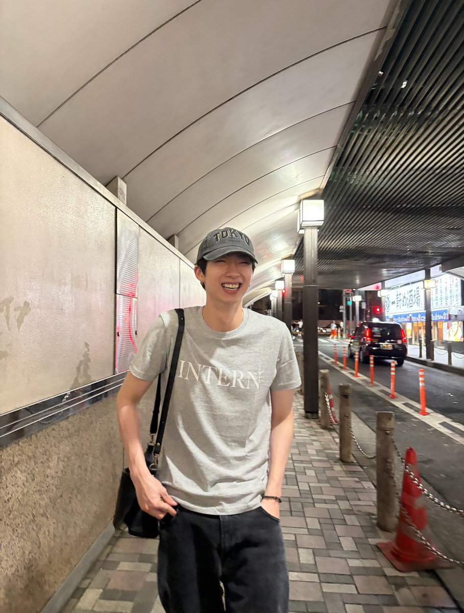 p1hza's tweet photo. 아니 이 사진 다 종섭이가 찍어준거고 지웅이가 계속 찍어달라고 졸랐다는데…? 종섭이가 지웅이 남친짤을 생성했다고? 종섭이 눈에 지웅이 이렇게 보인다고?
#종지부아직종지부안찍음 https://t.co/qPdG3wfwhz