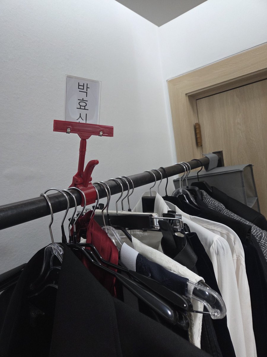 MoNoMaTiCaL's tweet photo. 우리대장님 이름표 존재감 살려주기!!!!!! https://t.co/uZsiszfbGr