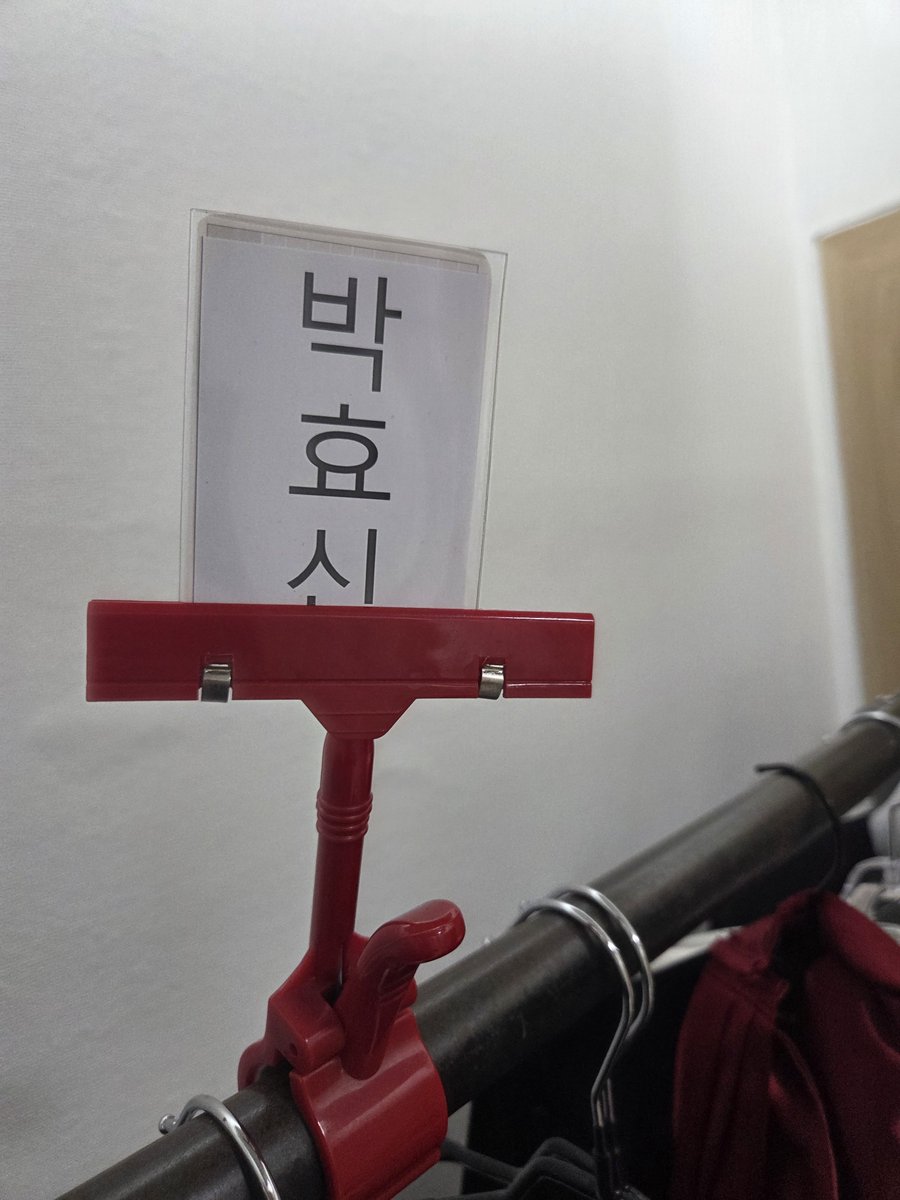 MoNoMaTiCaL's tweet photo. 우리대장님 이름표 존재감 살려주기!!!!!! https://t.co/uZsiszfbGr