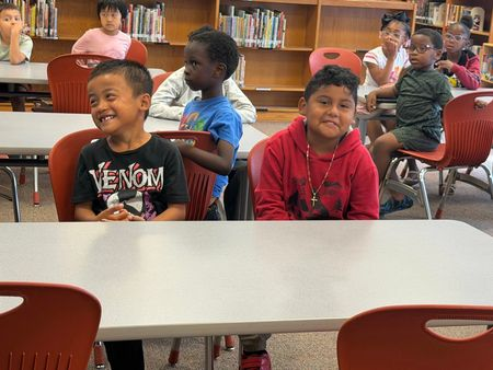 OmahaPubSchool's tweet photo. 📚☀️ Staff Spotlight: Kennedy Elementary librarian Karen Rickert brings stories to life, connecting students with creative ways to build their reading skills. #OPSProud https://t.co/hIPkiTWfRL