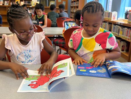 OmahaPubSchool's tweet photo. 📚☀️ Staff Spotlight: Kennedy Elementary librarian Karen Rickert brings stories to life, connecting students with creative ways to build their reading skills. #OPSProud https://t.co/hIPkiTWfRL