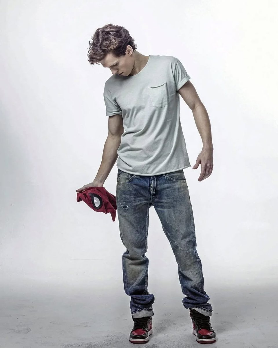NoctxtTomH's tweet photo. Tom Holland photographed for the Spider-Man: Homecoming promotional shoot in 2017 https://t.co/ijsJVoNOCX