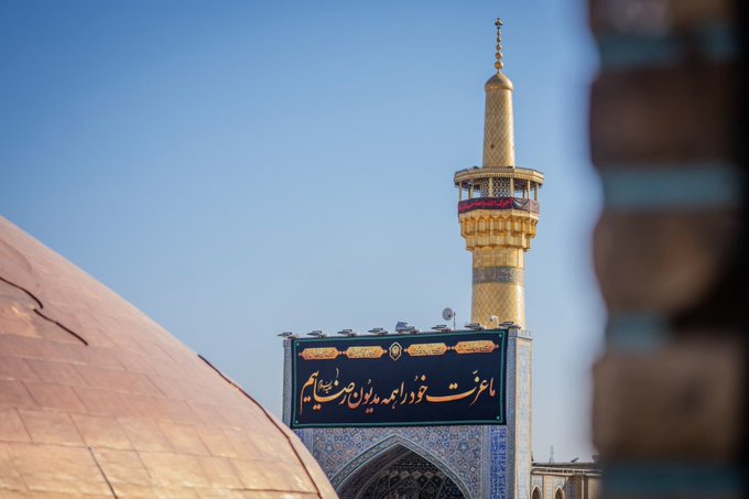 glwnu's tweet photo. کودک، نوجوان، جوان، پیر ، شیعه و سنی
اینجا همه یک مقصد دارند و یک دل.

مشهد، روایت زیبای کنار هم بودن دل‌هایی‌ست که محبت امام رضا(ع) آنها را به یکدیگر نزدیک کرده است.
. https://t.co/NdV8XXWWCz