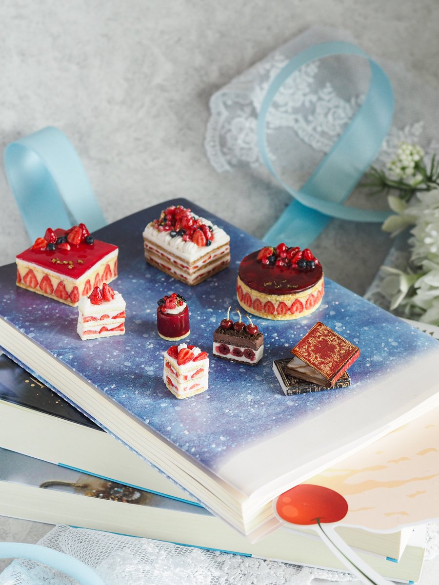 msk_miniature's tweet photo. @SeiwadoBooks さんのブックカバーとミニチュアケーキ

まるでクリームソーダのようなブックカバーがとても可愛いです💕

#ミニチュア #クリームソーダ https://t.co/mXE4scSSta