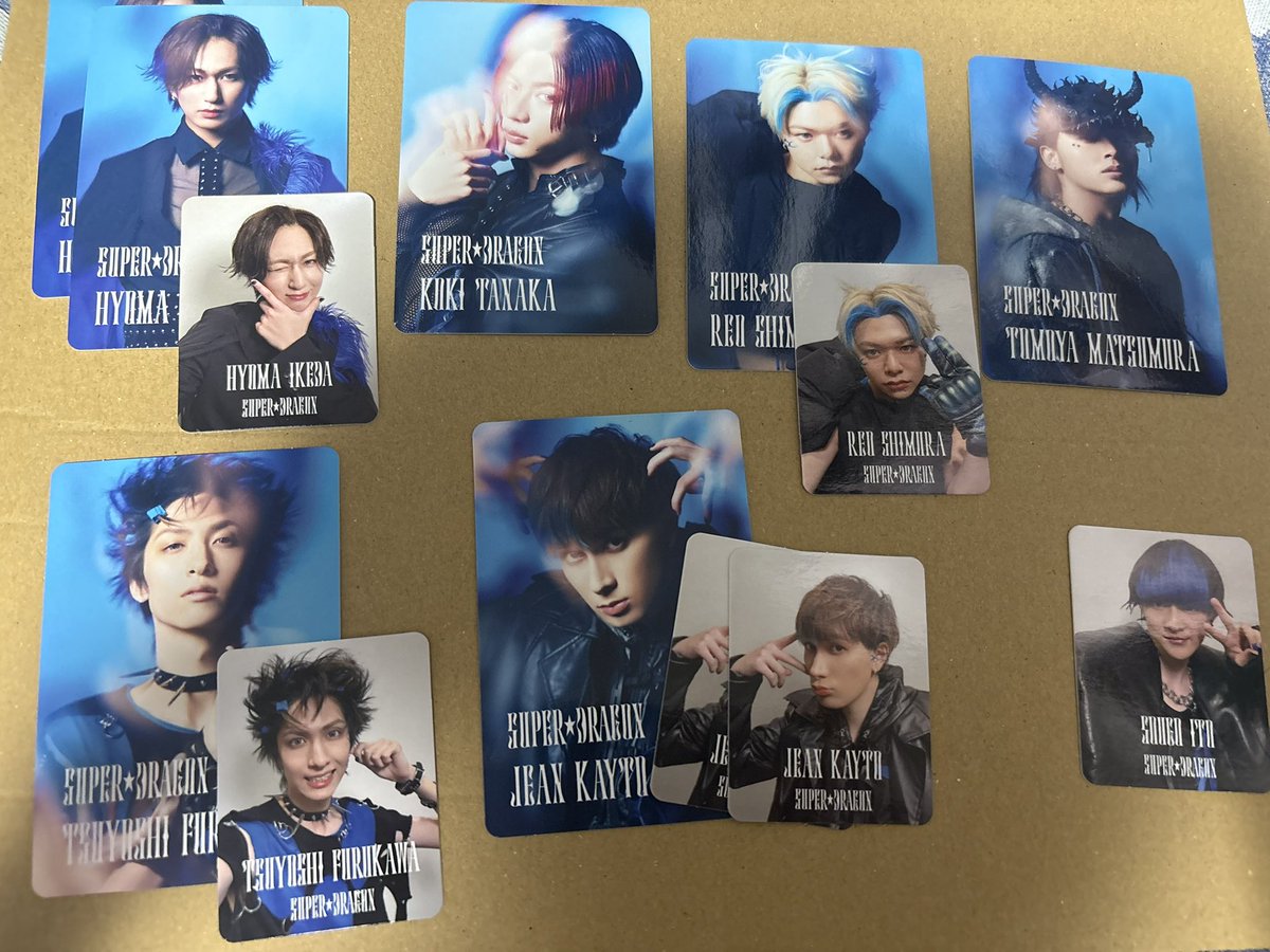 L4Zbn's tweet photo. EBiDAN エビダン Yes！東京 Y東トレカ入15周年盤トレカ 交換

【譲】写真参照

【求】BUDDiiS TAKUYA
同異種可能。

条件がいい方、比率違い可能の方優先。
お取引方法ご提示ください。
お心当たりのある方はご連絡ください。
返信お時間頂きます。

#EBiDAN交換 #EBiDAN譲 #BUDDiiS交換 #BUDDiiS譲 https://t.co/6YJZ6aXVJ5