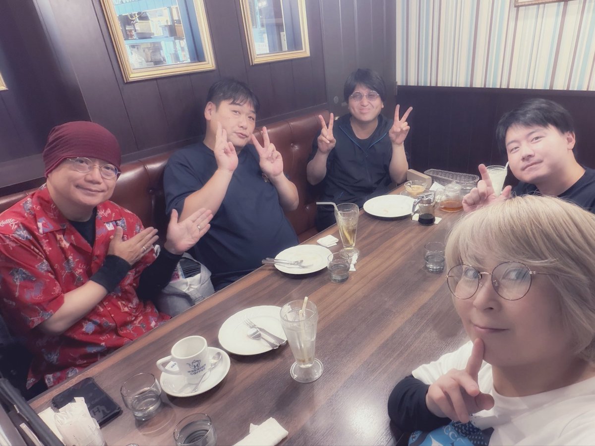 ayamajiro's tweet photo. 個室に案内されてラッキーハッピー♡
今日は
めっちゃ未読溜まる。の会合でした٩( ᐛ )و
早く再始動せねばな！！！ https://t.co/FQTllSpJMH