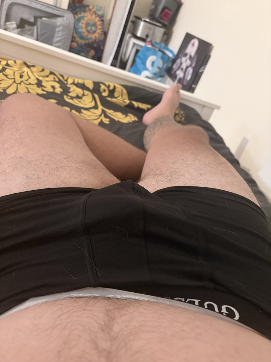 manlad76's tweet photo. Just a lazy Tuesday afternoon https://t.co/W4mAWpceCg