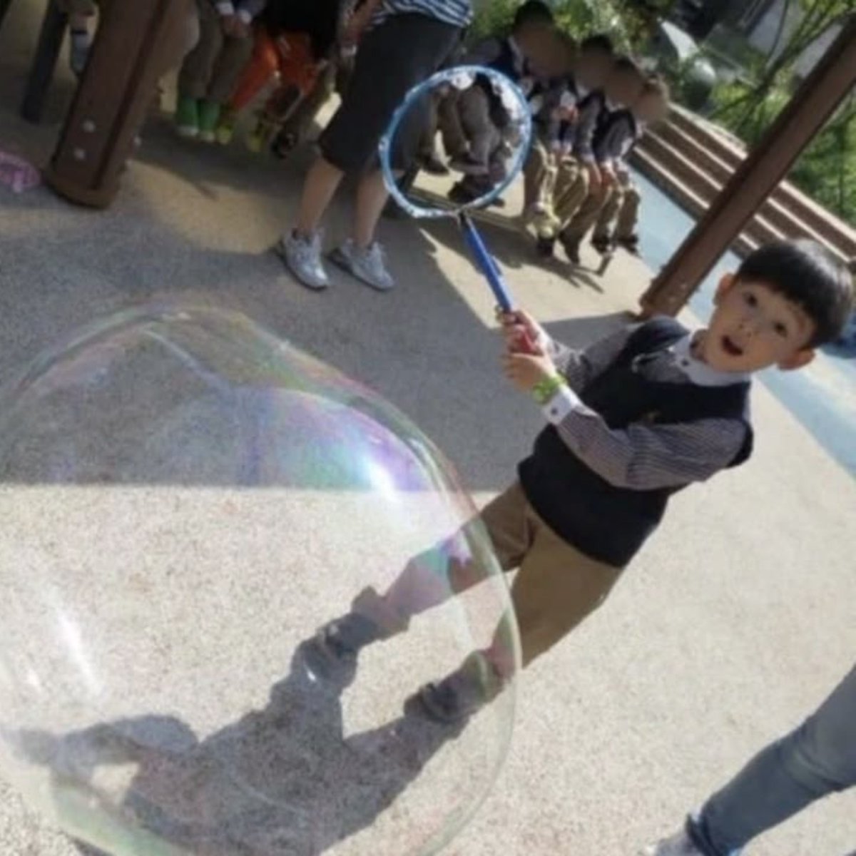 eomshz's tweet photo. and the little child in him will always live on, no matter how much he grows 🤍 https://t.co/IUcqlC7Vxd
