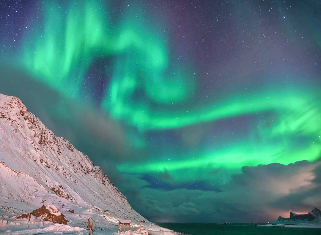 stewartcharles1's tweet photo. Aurora in Lofoten, Norway. A bucket-list moment years in the making. What a night, what a sight. Captured on Sony A7R. https://t.co/6Nehg3Qd8e