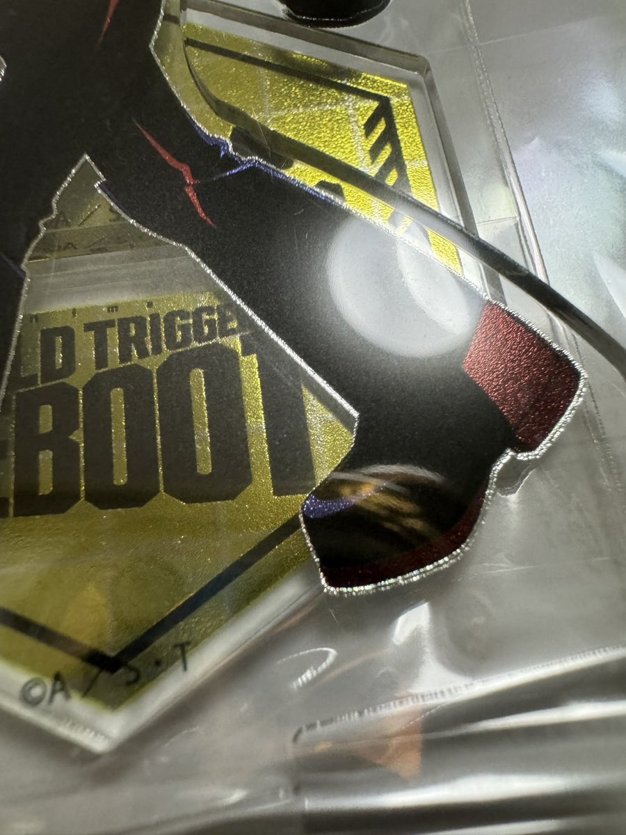 FLAG_141wt's tweet photo. リブート展グッズに推しがいる人全員に買ってほしいのはこのアクスタかも
キ��ラのフチ取りとか瞳とか、要所要所に銀が印刷されててめちゃかっこいいです、台座ももちろんメタリック　満足度高い https://t.co/yvvR0AbSG3