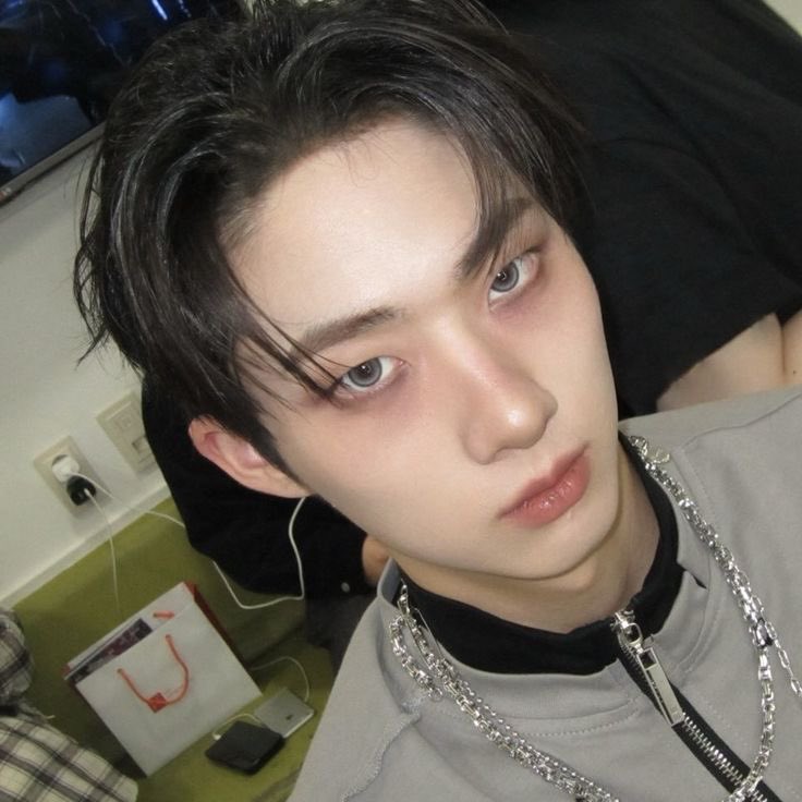 jijiseobsos's tweet photo. obsessed with his eyes actually https://t.co/s4gWEQQmoH