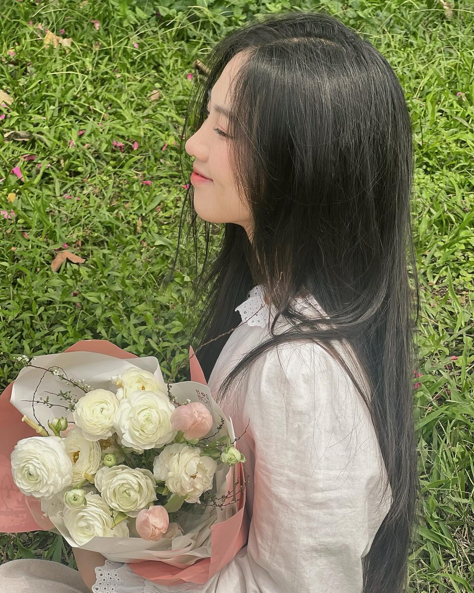 AngelMozartt's tweet photo. Top of the morning! 🚀 You should know that the world is a better place with you in it—go shine today! 🌼
xSwR https://t.co/IdEeRCOSja