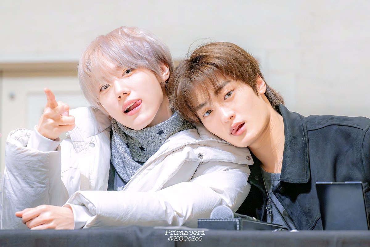 spexsialhyun's tweet photo. I finally got solid proof that seongmin and taeyoung are fr haesol and joohyuk in real life like JUST LOOK AT THEM OMGGG they literally jumped straight out of the manhwa 😭😭😭😭 https://t.co/HEWts5u2MG