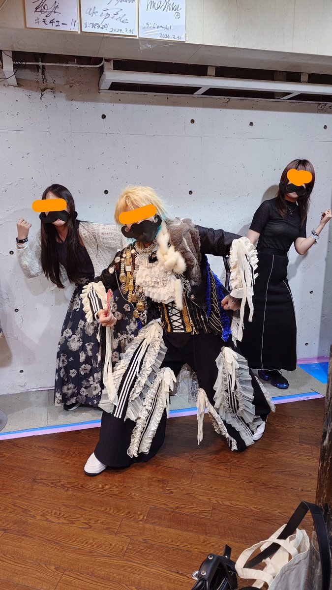 tora3nui3's tweet photo. テスラカイリさんは、マハラジャ・ハムパチーノⅡをご存知のようだね🐹！
立派なおヒゲはおいらが作った耳にかけられる便利なやつさ！
(8/8池袋オンリーユー撮影会です、腕間違えてます) https://t.co/DLZO0xqnIg