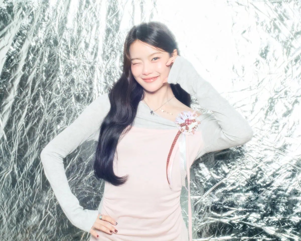 mabelz_nation's tweet photo. 💬 #PiXXiE x smart Web 『スマート』 

Q : ชอบสไตล์การแต่งตัวของผู้ชายแบบไหน?

#Mabelz_PiXXiE : กางเกงยีนส์ทรง Baggy ที่ดูใหญ่หรือหลวมๆหน่อย ใส่กับเสื้อกล้ามสีขาว แล้วคลุมด้วยเสื้อเชิ้ตอีกทีค่ะ

#Pimma_PiXXiE : ชอบคนที่ทำผมทรง Spiky เหมือนในซีรีส์ไทยเรื่อง GELBOYS รู้สึกว่าเท่ดีค่ะ ถ้าหนูเป็นผู้ชายก็อยากทำผมทรงนั้นเหมือนกันค่ะ

#Ingkho_PiXXiE : ชอบผู้ชายที่แต่งตัวเรียบง่ายสบายๆ ไม่เยอะเกินไป แต่มีสไตล์เป็นของตัวเองค่ะ อย่างสวมกางเกงสแล็คคู่กับเสื้อเชิ้ตตัวใหญ่หน่อยๆ หรือสไตล์แบบ "Muji Boy" ก็น่ารักดีค่ะ