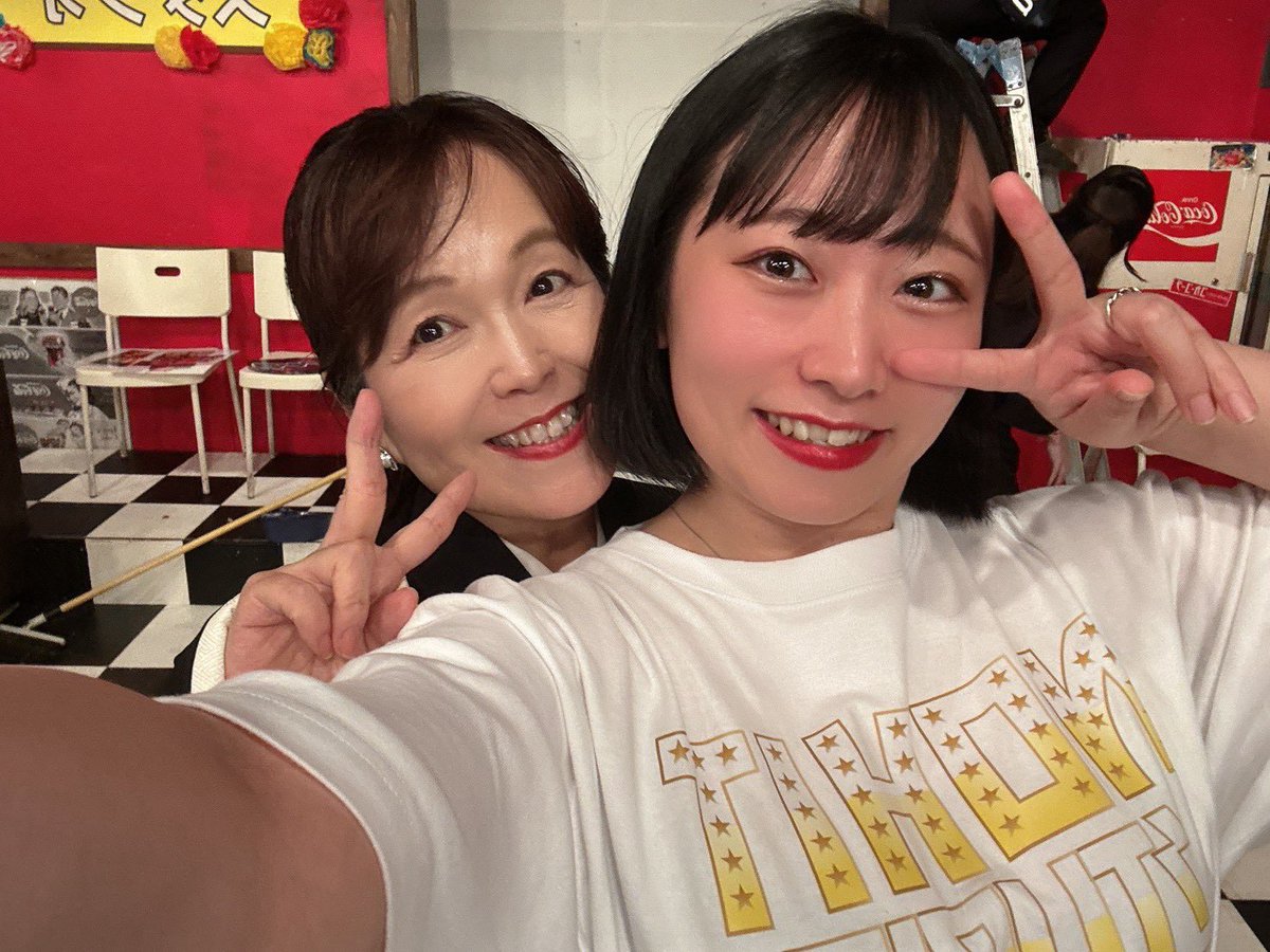 s_hirobu's tweet photo. #ゾノーヒット 
終演しました！
歌って踊って汗かきまくって疲れたけどそれを超えるくらい楽しんだ日々でした😆
若い座組のみんなに愛されて過ごせた事感謝です✨ｱﾘｶﾞﾄｳ💕
かえちゃん、ご縁をいただきありがとうございました😊

C班　上州連合踊子愚怒悪流　初代総長　八天堂よしみ https://t.co/7V96sKlFSi