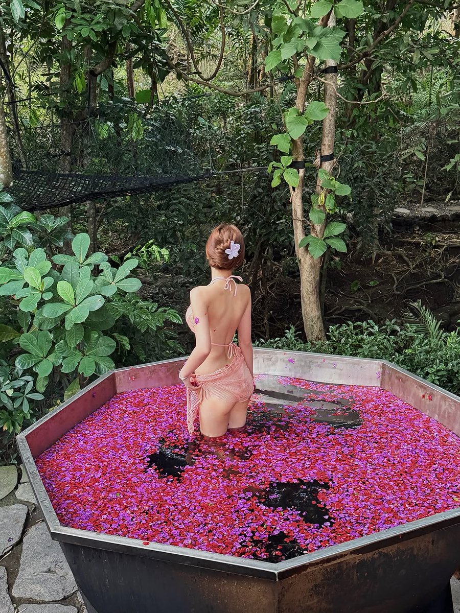 EmilySD2000's tweet photo. I know you'll join me 🏵️ https://t.co/qjUhTIsSNJ