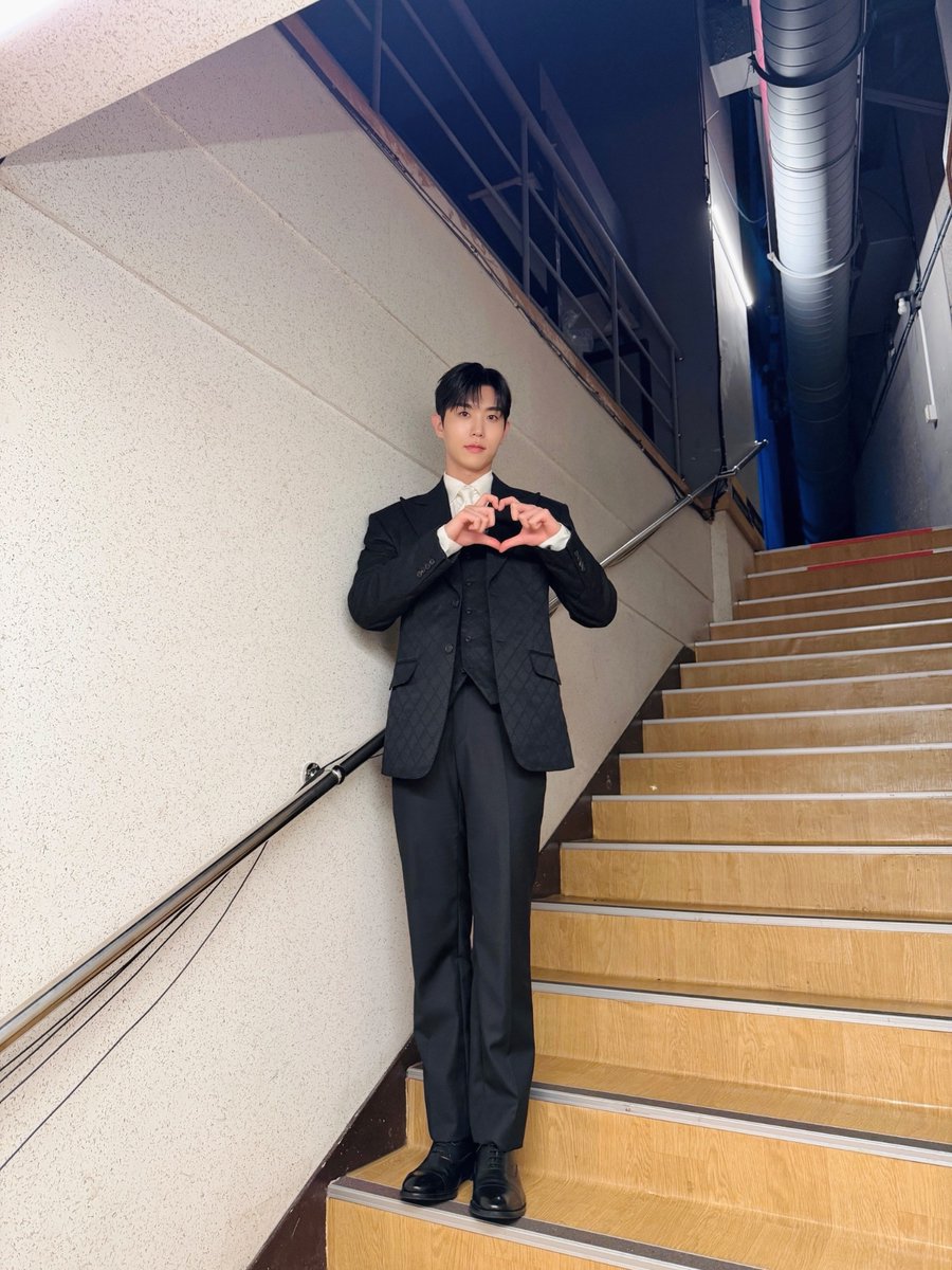 Libelante_twt's tweet photo. [카네기LEE 재단 창립 7주년 기념 조수미 콘서트]
🫶🏻✌🏻🖤🩵

#Libelante #리베란테
#진원 #JinWon https://t.co/xPgVzmb06A