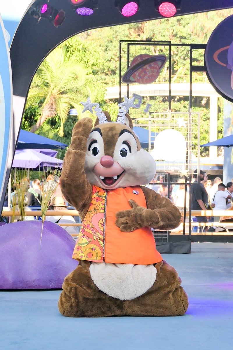 mickey256893's tweet photo. たまたま通りかかったとこでやってた　
チデクラのダンスショー
アトモスっぽくて名前なんていうかわからないけどクラリスの衣装可愛かった💕 https://t.co/54r8e9Eedk