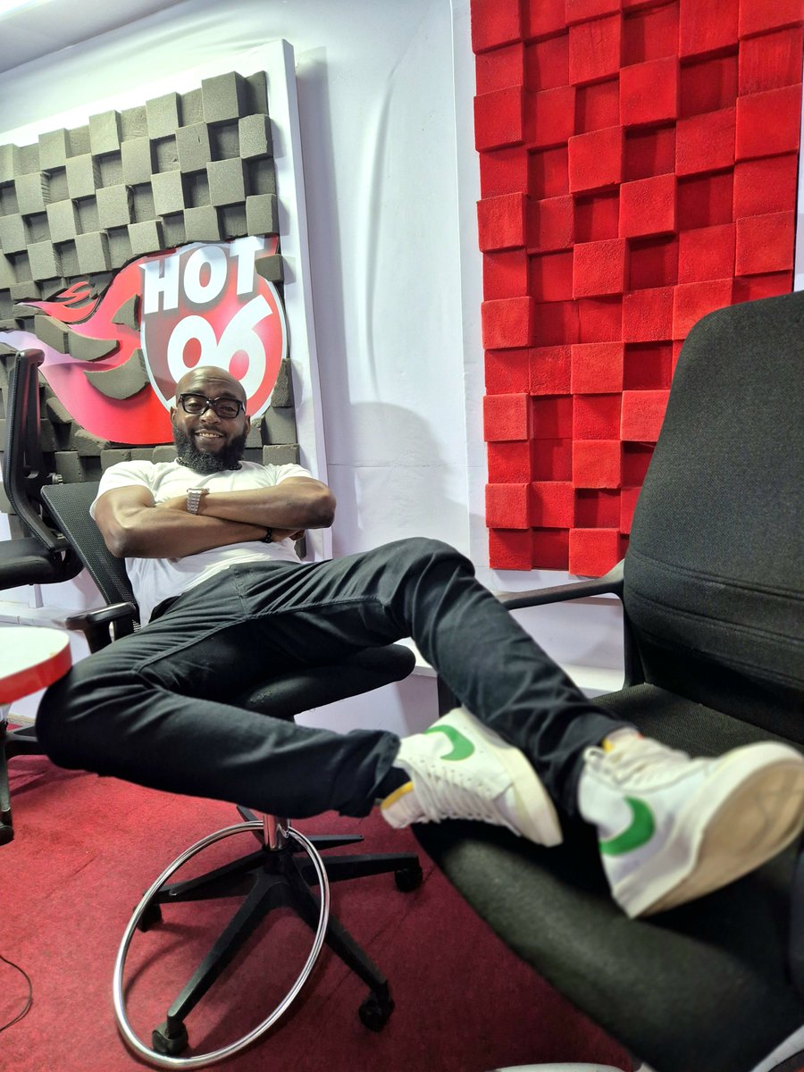 Hot_96Kenya's tweet photo. Flying solo today, but the energy is sky-high! 🎙️🔥 Captain @patrickigunzah is holding down the deck for Tuesday Takatifu to warm up your drive home with non-stop hits and pure good vibes. 
Lock in✅️✅️
​#TheHotDrive #JeffAndIgunzaOnHot https://t.co/VfJRivo8Nu