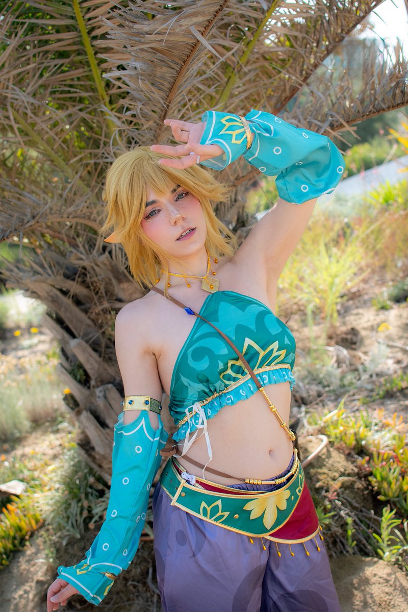 yunmirou's tweet photo. hehe sharing my gerudo link cosplay 🍃

#gerudolink #zeldabreathofthewild 
#thelegendofzelda https://t.co/qMXl96jr0u