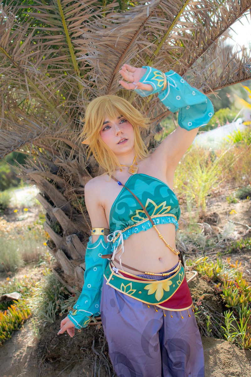 yunmirou's tweet photo. hehe sharing my gerudo link cosplay 🍃

#gerudolink #zeldabreathofthewild 
#thelegendofzelda https://t.co/qMXl96jr0u