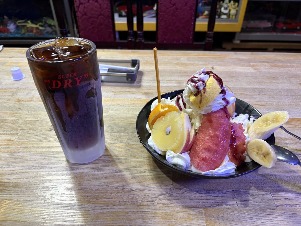 suga_slb's tweet photo. スペシャルパフェ+アイスコーヒー
どちらとも形状やら分量にツッコミどころが大いにあるw
スイカに生クリームも初めての経験ですわ。
#モカ #長岡 https://t.co/RlPZLaYKOa