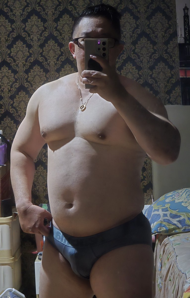 Bear8413's tweet photo. I need cuddle someone. https://t.co/QuW8gGj5bN