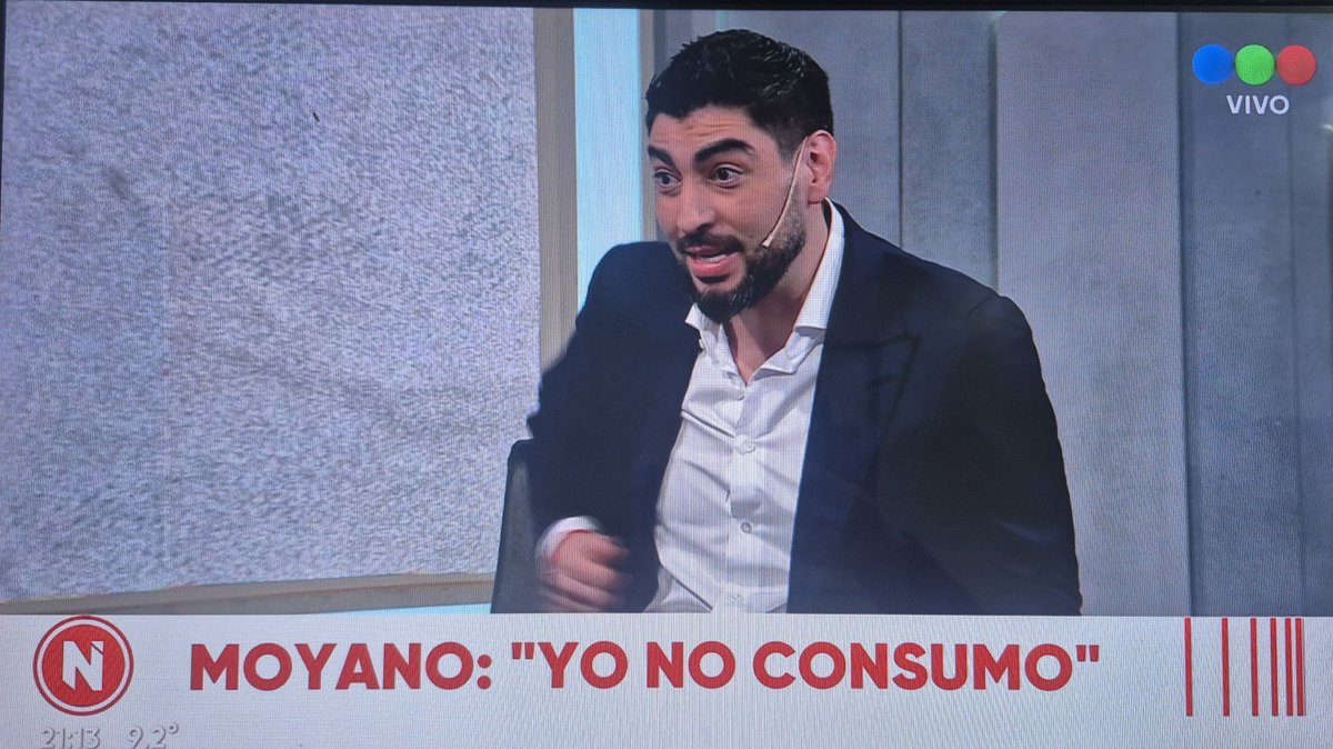 rukhasgun's tweet photo. Yo: Espero que el mecánico no chamuye tanto con el arreglo del auto.

El mecánico: https://t.co/RNgSZouTyB