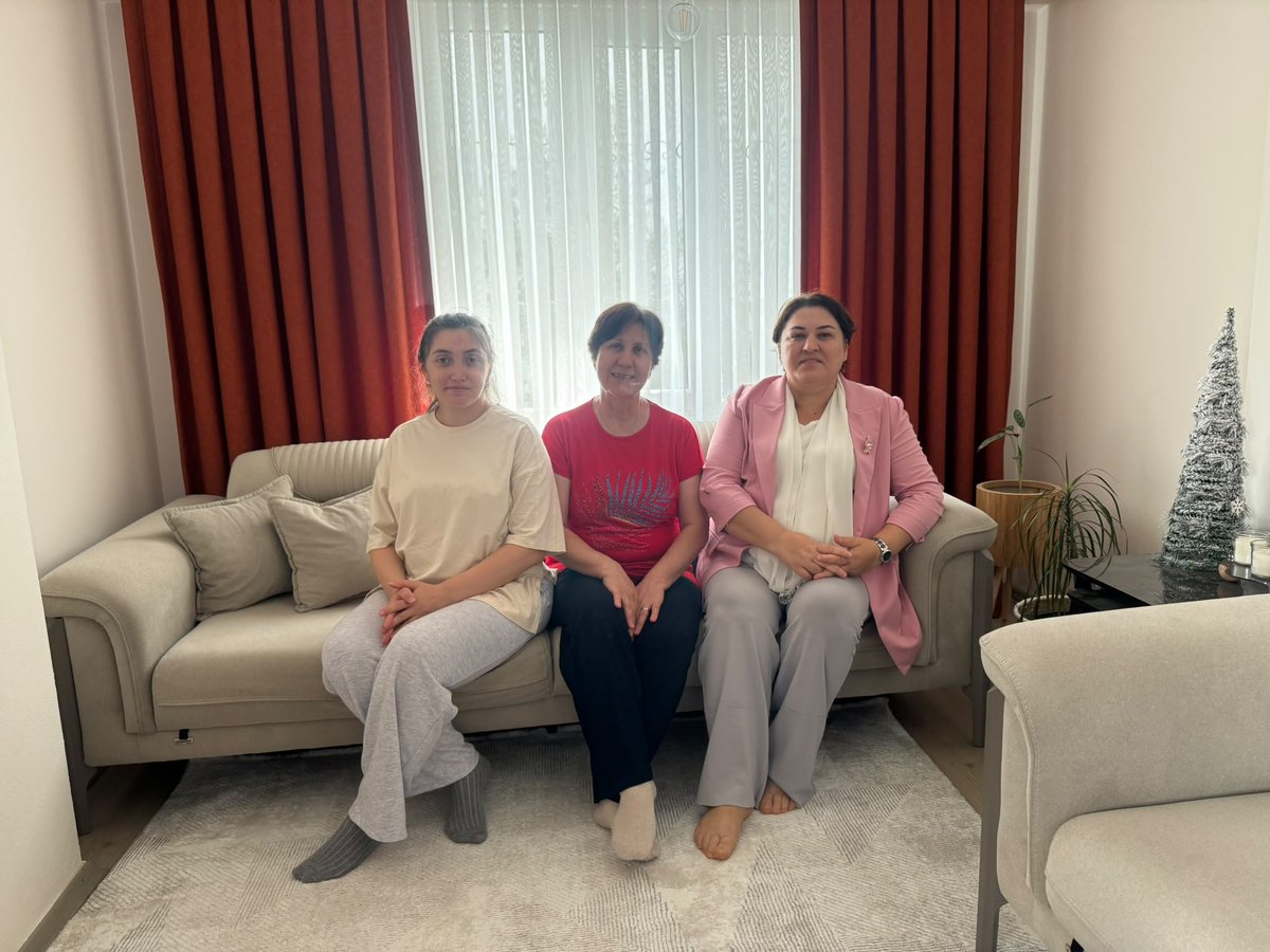 cayirovabld's tweet photo. Başkan Vekilimiz Seyhan Dünmez ilçemizin sakinlerinden  Emel Selçuk, Fatı Sarıkaya, Sevda Ayyıldız, Elif Yelman ve Sümeyye Ergin hanımefendilere ziyarette bulunarak yeni doğan bebeklerine hayırlı ve sağlıklı ömürler diledi. https://t.co/Q4FBEUnGMH