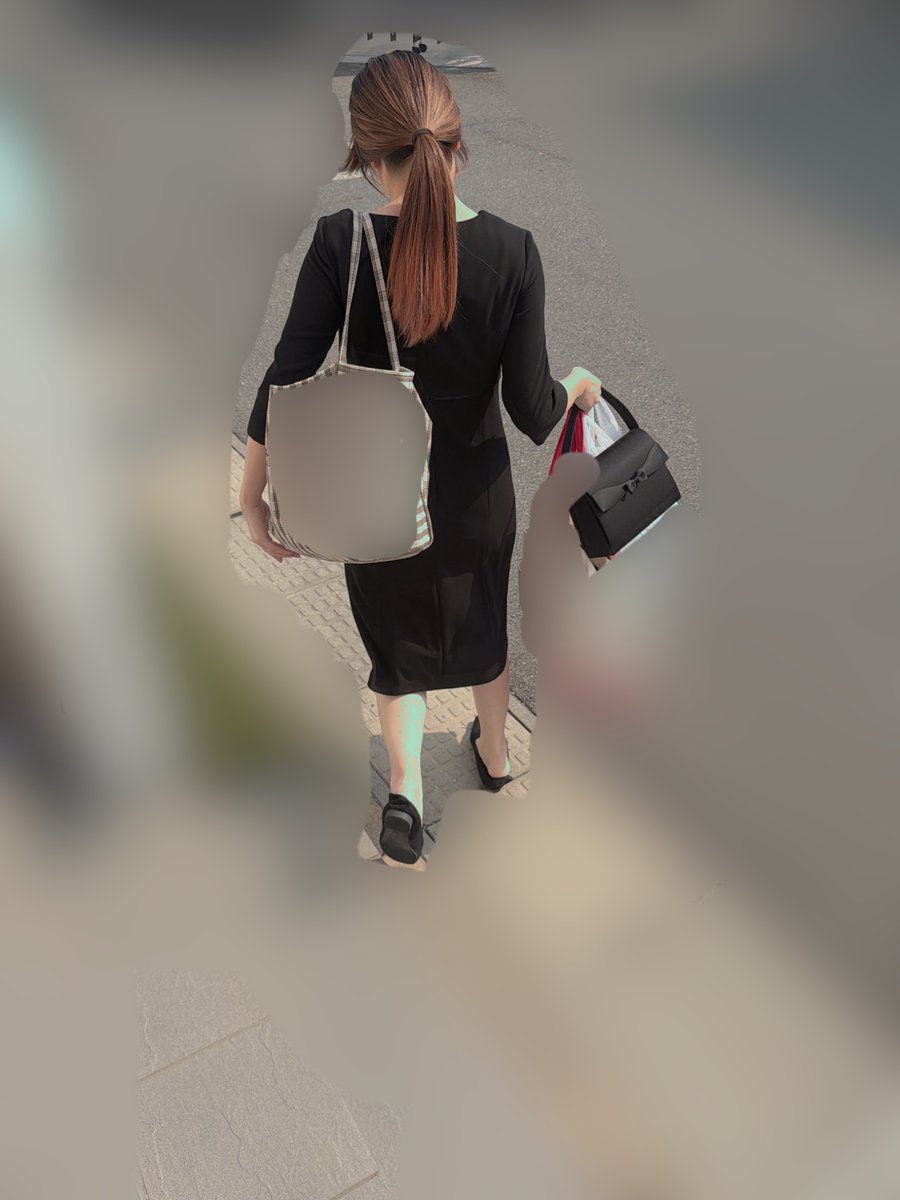 S11520528's tweet photo. 妻を喪服姿で車に座らせていると、いけない気持��になるのは私だけでしょうか？
喪服でストッキング履いてる姿を横でみるとたまりませんでした💗💗💗
皆さんはここから、どんな妄想されますか？

#人妻　#嫁　#NTR  #妻 https://t.co/RvmdSsdtvM