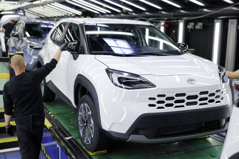 ToyotaPrensa's tweet photo. Así nacen los sueños del #Toyota #Yaris y #YarisCross

La planta de Valenciennes es el centro de producción de más de 1.250 vehículos de Toyota en la que trabajan alrededor de 5.000 personas y que integra estampación, soldadura, pintura, montaje y fabricación propia

Más info:https://t.co/5Z1V8It42f