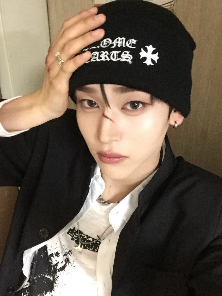 zzmuzzz's tweet photo. 원래남자얼굴에는기스가좀나야최종완성이지……… https://t.co/kMvDZnFpxS