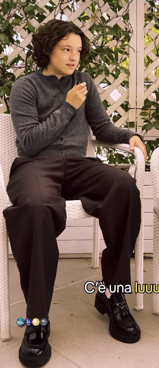 viteamo_'s tweet photo. i love this outfit stop https://t.co/ub9Zp2EsyY