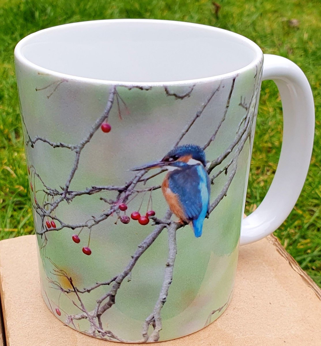 CarlBovisNature's tweet photo. Just imagine relaxing with a nice mug of tea or coffee, and spending your break with my birds! 🥰
 Well, imagine no longer, because you can do just that! 😀
 My mugs are well made, colourful & popular.. I even have a rabbit one! 🐇
  You can buy them here;
https://t.co/ExIWJam40w 🐦😊❤️
