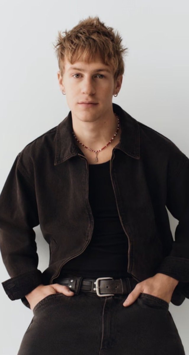 Ethanispoggers's tweet photo. Stop these photos are to die for . He partnered with gap https://t.co/OkAXqVe1DW