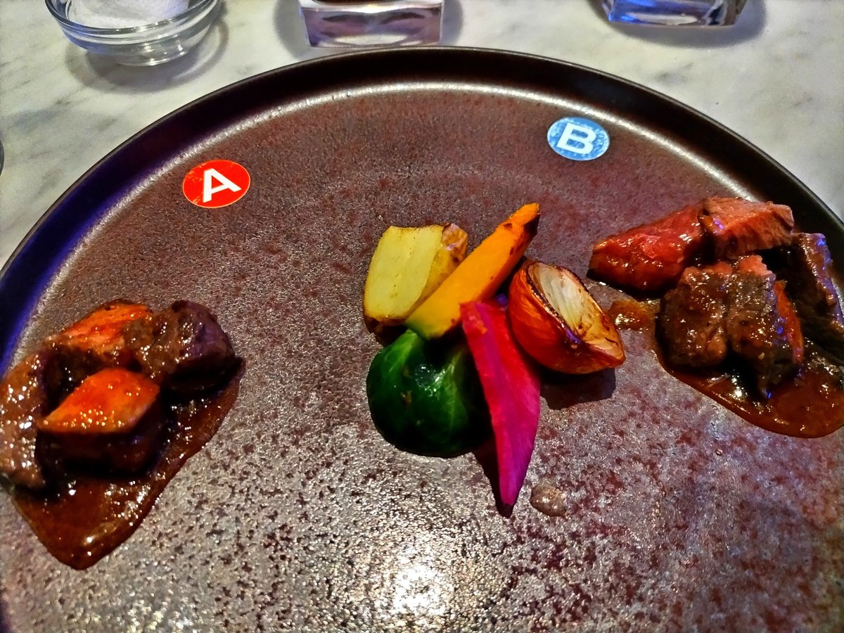 riznazotoki's tweet photo. 一流食材を見極める
格付けディナーチャレンジやってきました！

7問中3問正解…称号「要注意人物⚠️ 」
6人中1人でアップルタルト食べたので、ある意味レアかも。
あんなに難しいのにみんな当然のようにアフタヌーンティー食べてるのが不思議🥺

自認と結果が一致していて、おもしろい体験でした😂 https://t.co/cmlODDPgWY