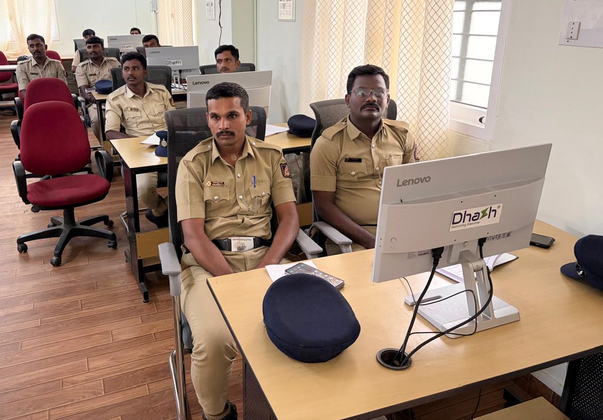 SPTumkur's tweet photo. ನಮ್ಮ ತಾಂತ್ರಿಕ ವಿಭಾಗದ ವತಿಯಿಂದ ಜಿಲ್ಲೆಯ ಪೊಲೀಸ್ ಠಾಣೆಗಳ ಸಿಬ್ಬಂದಿಗಳಿಗೆ ಪೊಲೀಸ್ ಇಲಾಖೆಯಲ್ಲಿ ಬಳಸುವ Applications ಮತ್ತು ಸೈಬರ್ ಅಪರಾಧಗಳ ಕುರಿತು ತರಬೇತಿ ನೀಡಲಾಯಿತು.
#TumakuruDistrictPolice
#TechnicalCell
#Training #Awareness
@venkatashok https://t.co/QlkgsZFaJh