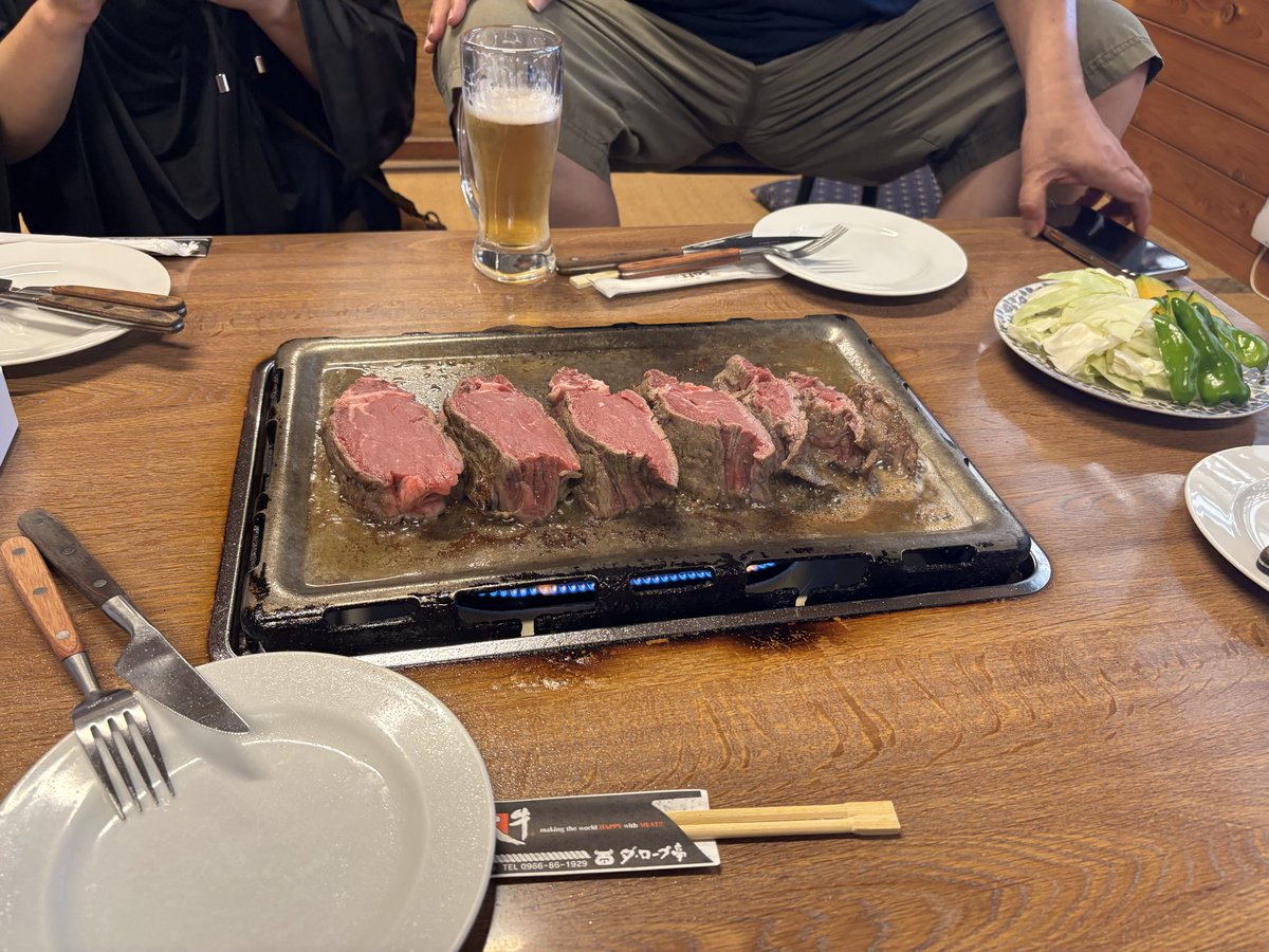 Qwigun_fox's tweet photo. 秘境（芦北の山奥）にある焼肉屋とクソ美味い焼肉と言うかステーキ肉 https://t.co/yLCCYvYcBb
