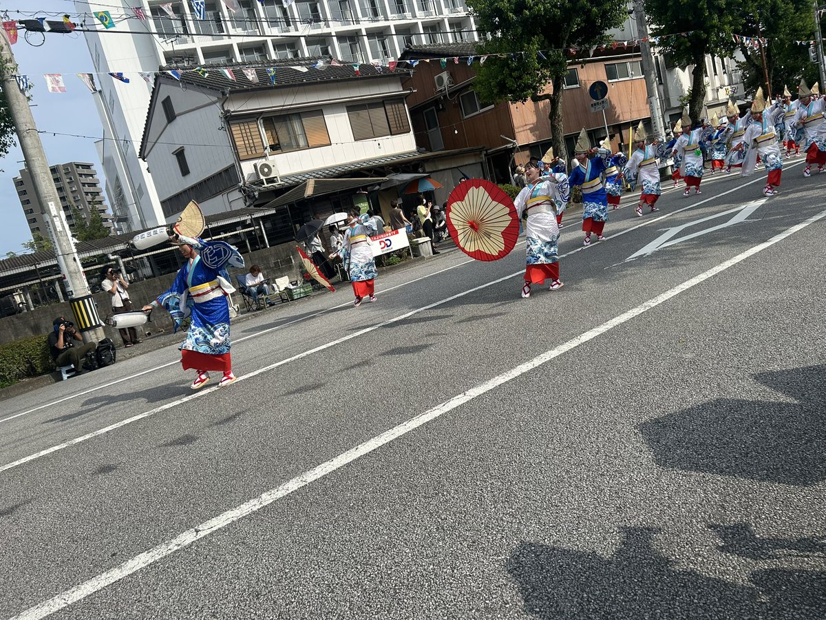 Lv_Hayr's tweet photo. 夏を満喫しました♡

よさこい祭り2026

よさこいか阿波踊りか、、、

私は断然よさこいですねぇ///
あの重低音も最高やし
チーム様々な音楽♩( ´ｰ`* )
昨日は9時間見たよ？🤣

2日間存分に楽しんだ！
4枚目は大量に獲得したうちわ♥
地方車も最高でした♡
熱い夏！また来年も楽しみにしてます/// https://t.co/RVzVIhxCmH