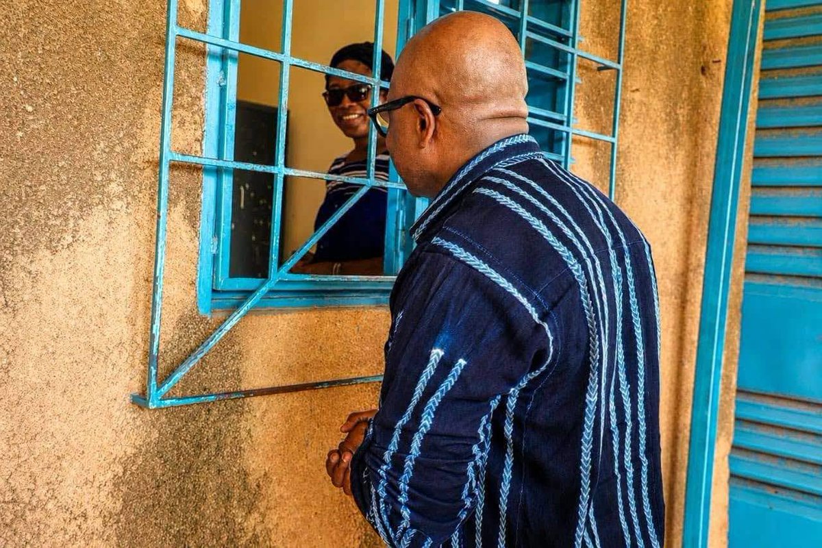 burkina24's tweet photo. #Tougan : « Vous prenez soin des populations. À notre tour de prendre soin de vous », dixit le ministre KARGOUGOU aux agents de santé

https://t.co/S3JP5ytyWx. https://t.co/8SZg8KrdN1