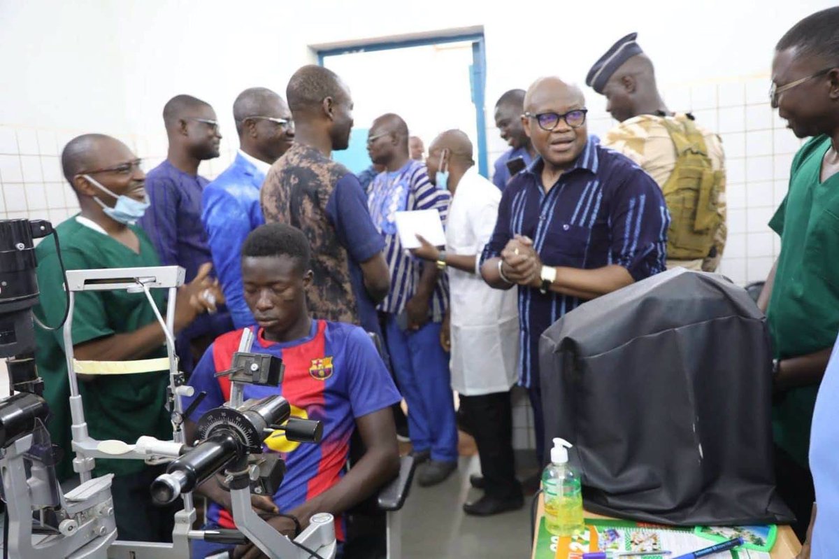 burkina24's tweet photo. #Tougan : « Vous prenez soin des populations. À notre tour de prendre soin de vous », dixit le ministre KARGOUGOU aux agents de santé

https://t.co/S3JP5ytyWx. https://t.co/8SZg8KrdN1