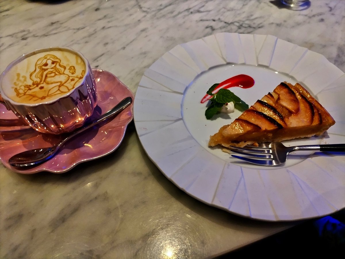 riznazotoki's tweet photo. 一流食材を見極める
格付けディナーチャレンジやってきました！

7問中3問正解…称号「要注意人物⚠️ 」
6人中1人でアップルタルト食べたので、ある意味レアかも。
あんなに難しいのにみんな当然のようにアフタヌーンティー食べてるのが不思議🥺

自認と結果が一致していて、おもしろい体験でした😂 https://t.co/cmlODDPgWY