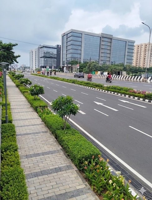 UpdatesChennai's tweet photo. Big &amp; Finally...🚨
CUMTA has floated tenders to prepare of DPR for transforming existing roads into Model Urban Mobility Corridors.
🔹OMR (Madhya Kailash to Kelambakkam) - 25 Kms
🔹PTR (Pallavaram Bridge to Thoraipakkam Junction) - 7.4 Kms https://t.co/dG0EJuDAns