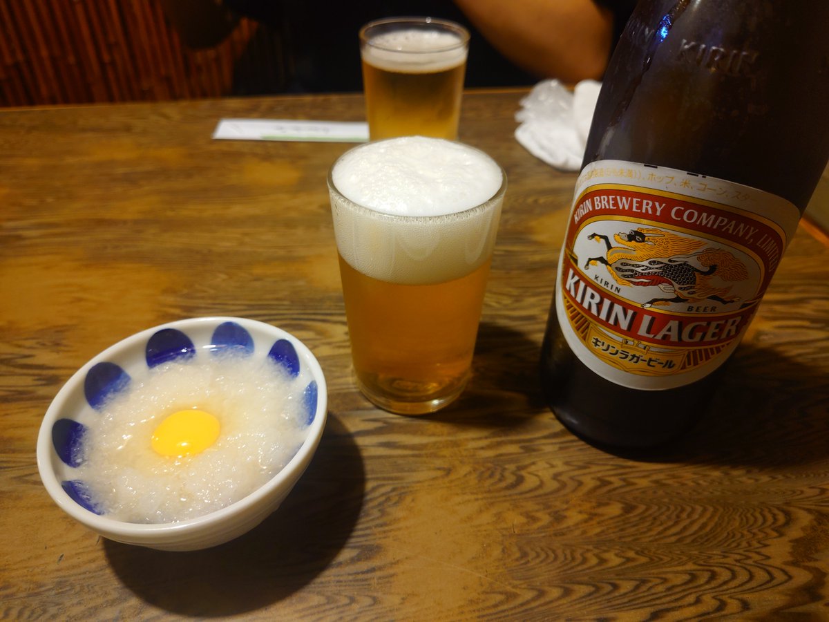 chibusan's tweet photo. 千葉県船橋市、鳥一にて、焼き鳥色々＋お酒。船橋で50年以上続く老舗に行ってきました。渋い雰囲気で最高です。焼き鳥はどれも焼き加減が素晴らしく、お酒がどんどん進みました。もう少しいたかったですが、台風が来ているので早めに撤退。雨風中々すごかったです。 https://t.co/Hq3irnqImS