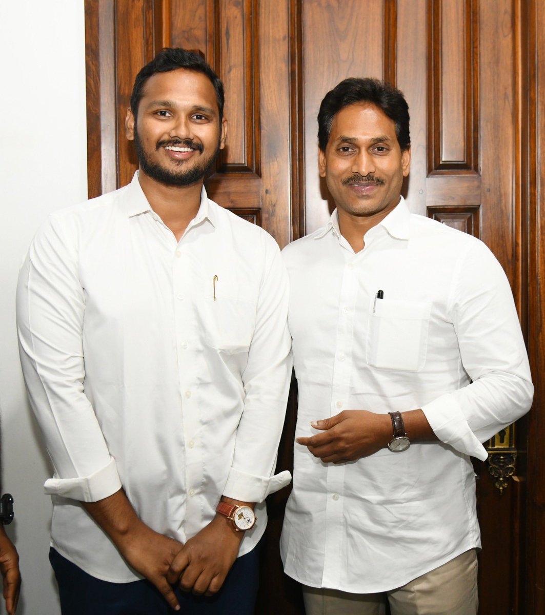 ImYanamala's tweet photo. A great leader inspires….A loyal soldier delivers…!

Proud to walk this journey with YS Jagan Garu. https://t.co/419xqGLVJi