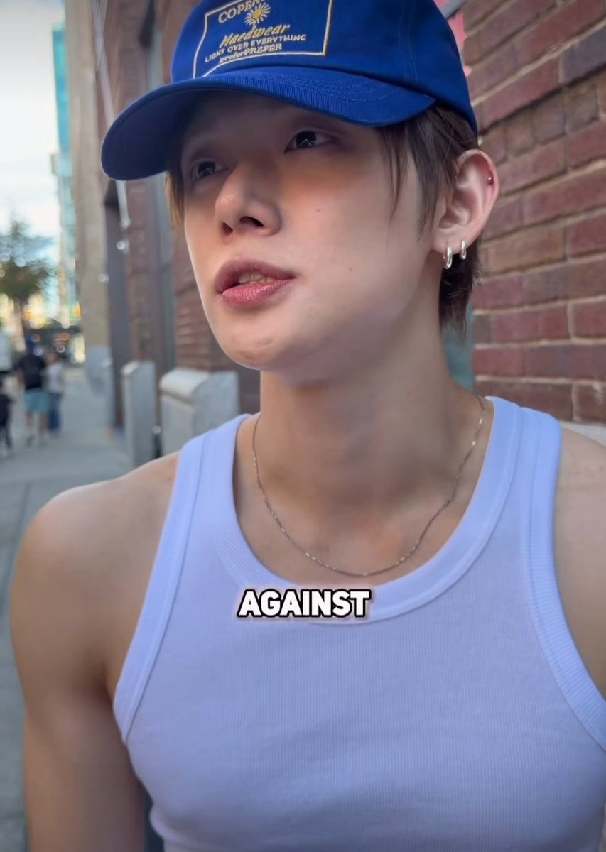 mapclovers's tweet photo. he walking like this on the street, i know what you want jun https://t.co/U9EJMKtk61