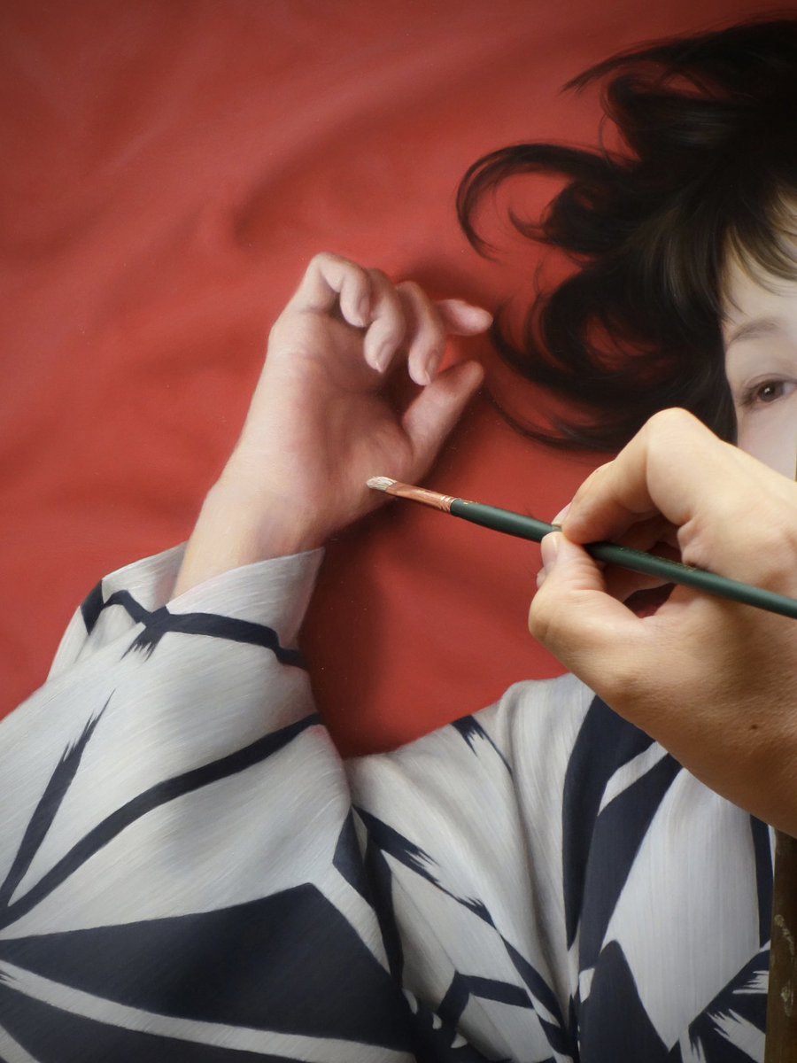 ryo_shiotani's tweet photo. 明日より、日本橋三越にて「金魚展」に出品します。こちらの作品を本日搬入。
何処が金魚？
ぜひ実物をご覧ください。

日本橋三越本館6階美術特選画廊
2026年8月12日（水）〜8月17日（月） https://t.co/6vHLPym13S